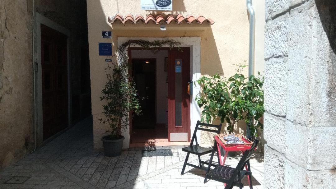 פורץ Old Town Charmer מראה חיצוני תמונה